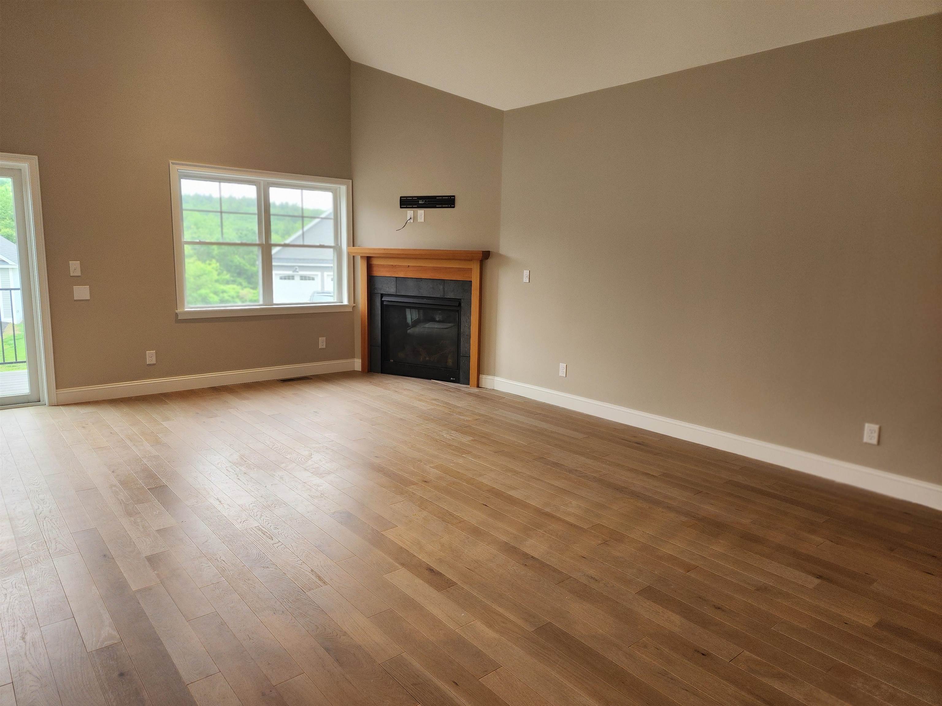 Chichester, New Hampshire 03234, United States, 2 Bedrooms Bedrooms, ,3 BathroomsBathrooms,Residential,Pending,150389