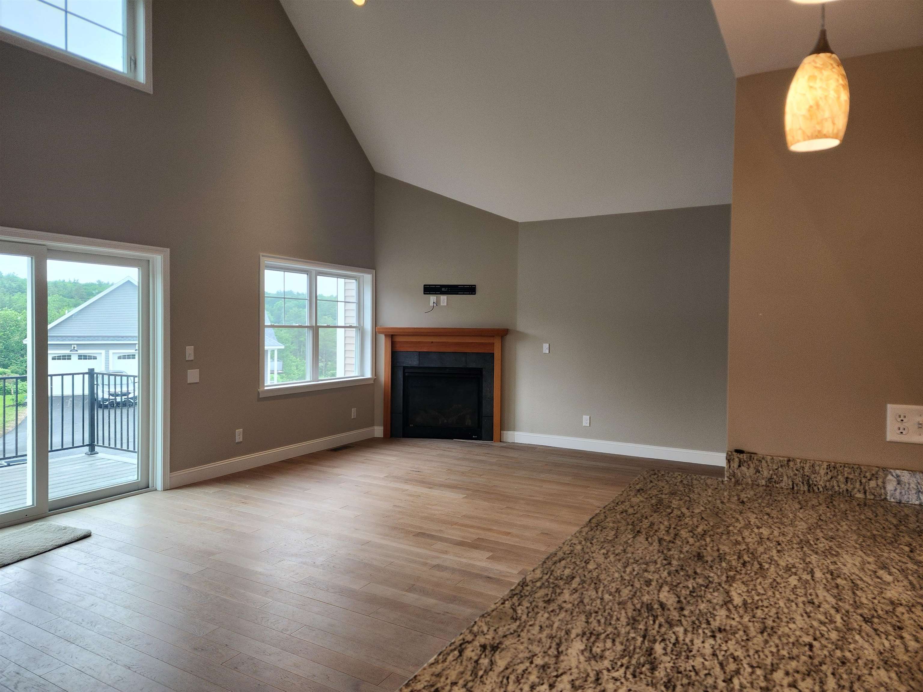 Chichester, New Hampshire 03234, United States, 2 Bedrooms Bedrooms, ,3 BathroomsBathrooms,Residential,Pending,150389