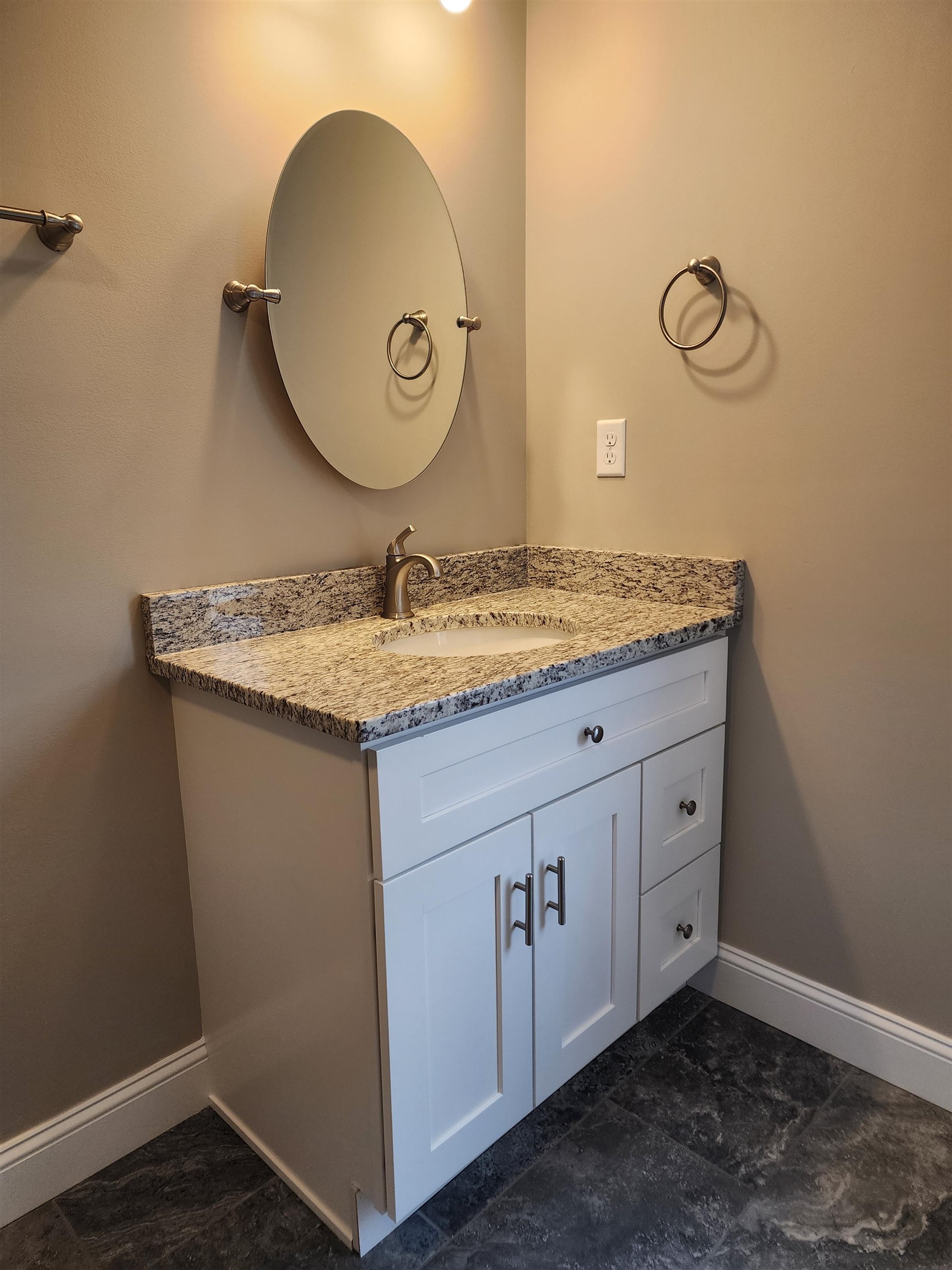 Chichester, New Hampshire 03234, United States, 2 Bedrooms Bedrooms, ,3 BathroomsBathrooms,Residential,Pending,150389