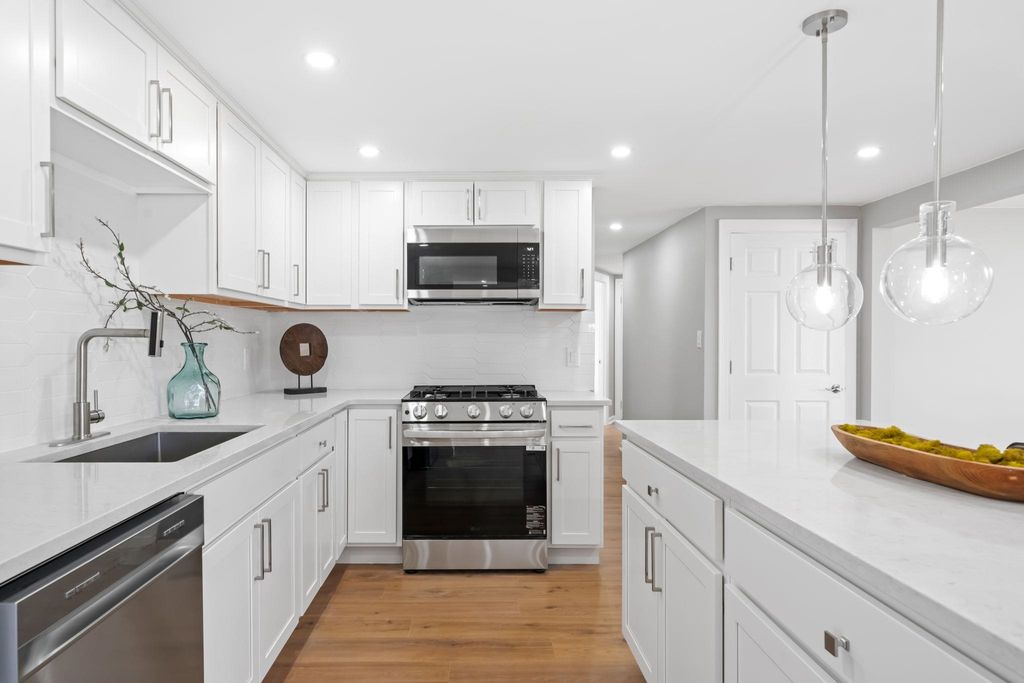 Photo of 734 W Hollis Street, Nashua, NH 03062 (MLS # 5084080)