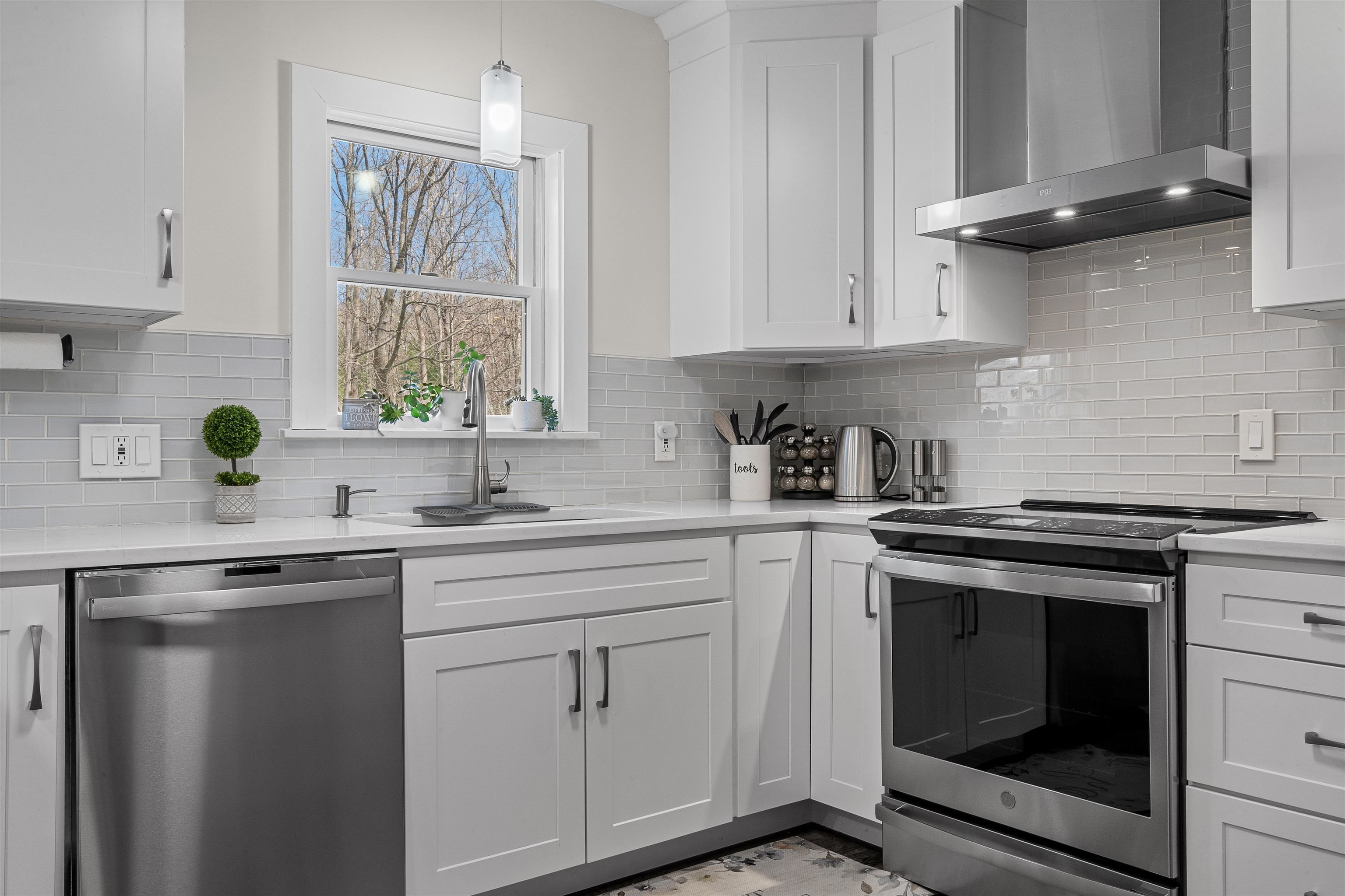 Clarendon, Vermont 05759, United States, 4 Bedrooms Bedrooms, ,2 BathroomsBathrooms,Residential,Active,118393