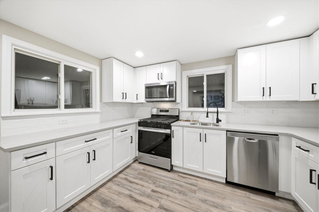 Photo of 1093 Cilley Road, Manchester, NH 03103 (MLS # 5072345)