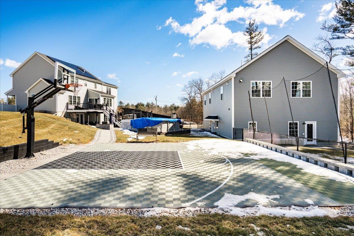 Londonderry, New Hampshire 03053, United States, 4 Bedrooms Bedrooms, ,3 BathroomsBathrooms,Residential,Active,91927