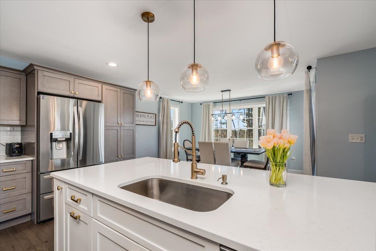 Londonderry, New Hampshire 03053, United States, 4 Bedrooms Bedrooms, ,3 BathroomsBathrooms,Residential,Active,91927