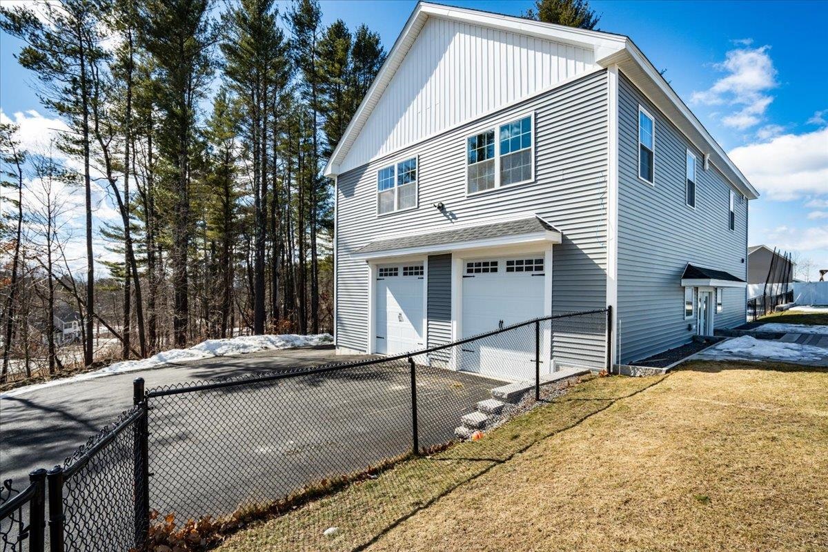 Londonderry, New Hampshire 03053, United States, 4 Bedrooms Bedrooms, ,3 BathroomsBathrooms,Residential,Active,91927