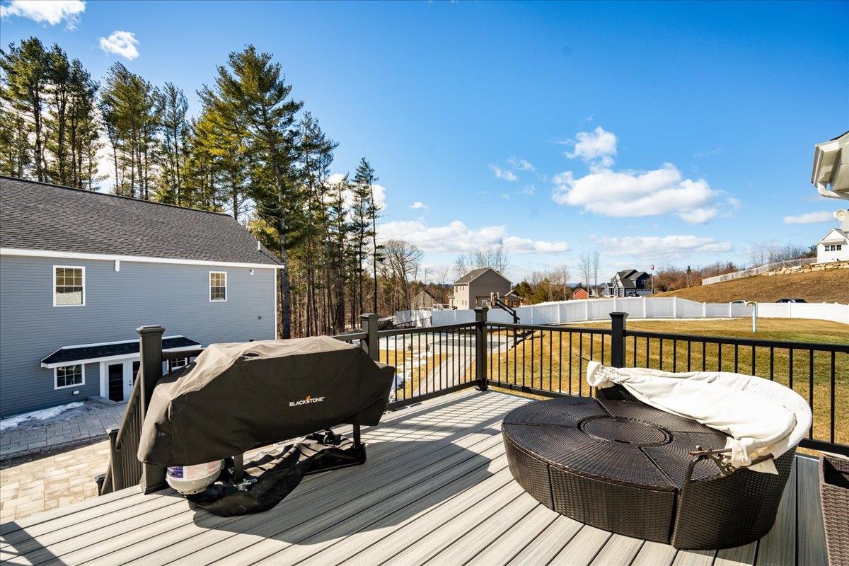 Londonderry, New Hampshire 03053, United States, 4 Bedrooms Bedrooms, ,3 BathroomsBathrooms,Residential,Active,91927