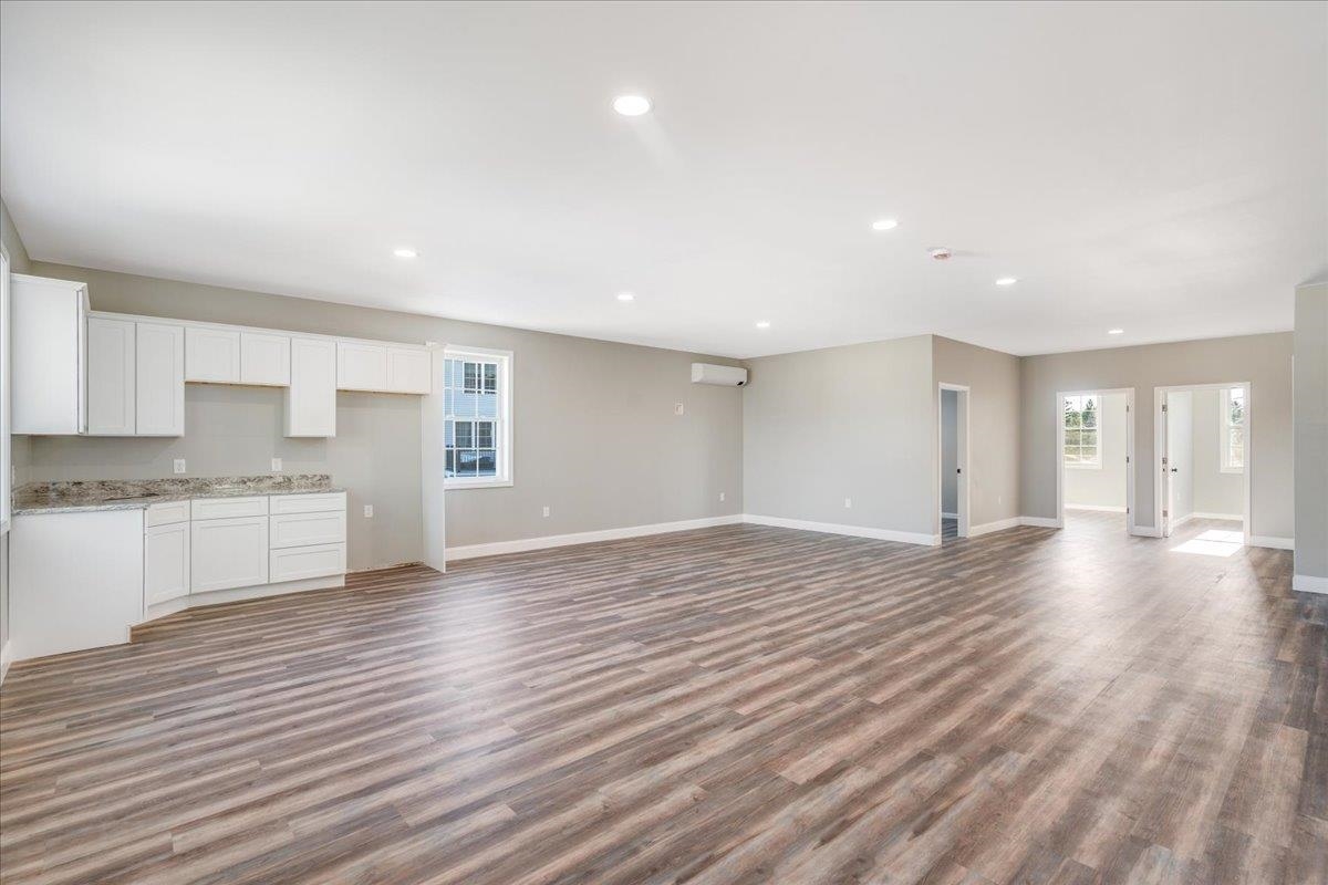 Londonderry, New Hampshire 03053, United States, 4 Bedrooms Bedrooms, ,3 BathroomsBathrooms,Residential,Active,91927