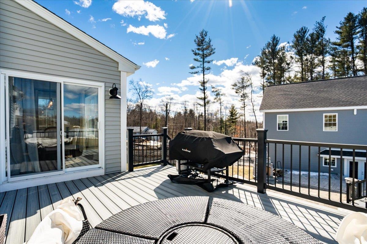 Londonderry, New Hampshire 03053, United States, 4 Bedrooms Bedrooms, ,3 BathroomsBathrooms,Residential,Active,91927