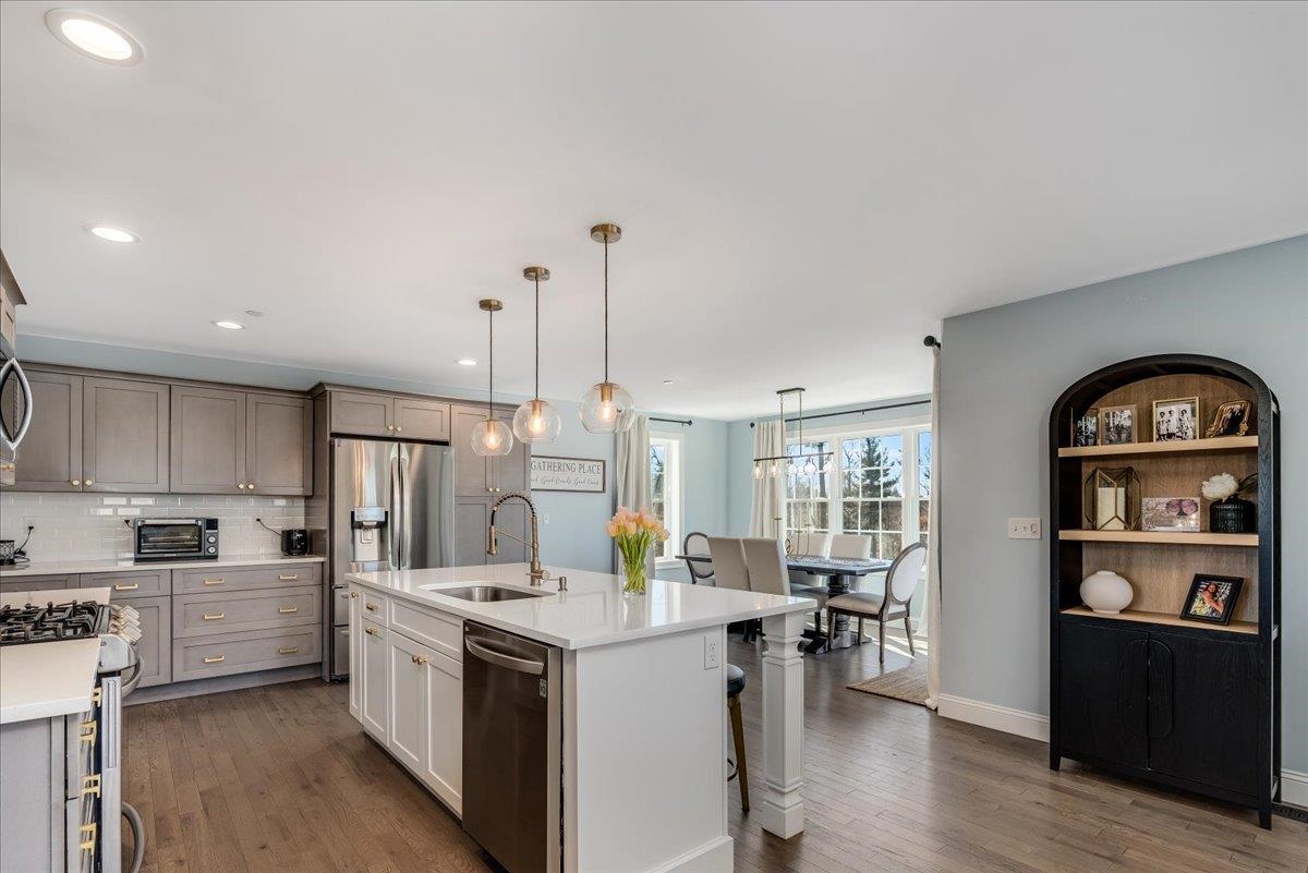 Londonderry, New Hampshire 03053, United States, 4 Bedrooms Bedrooms, ,3 BathroomsBathrooms,Residential,Active,91927