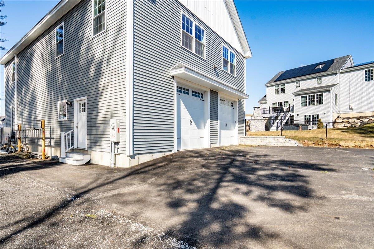 Londonderry, New Hampshire 03053, United States, 4 Bedrooms Bedrooms, ,3 BathroomsBathrooms,Residential,Active,91927
