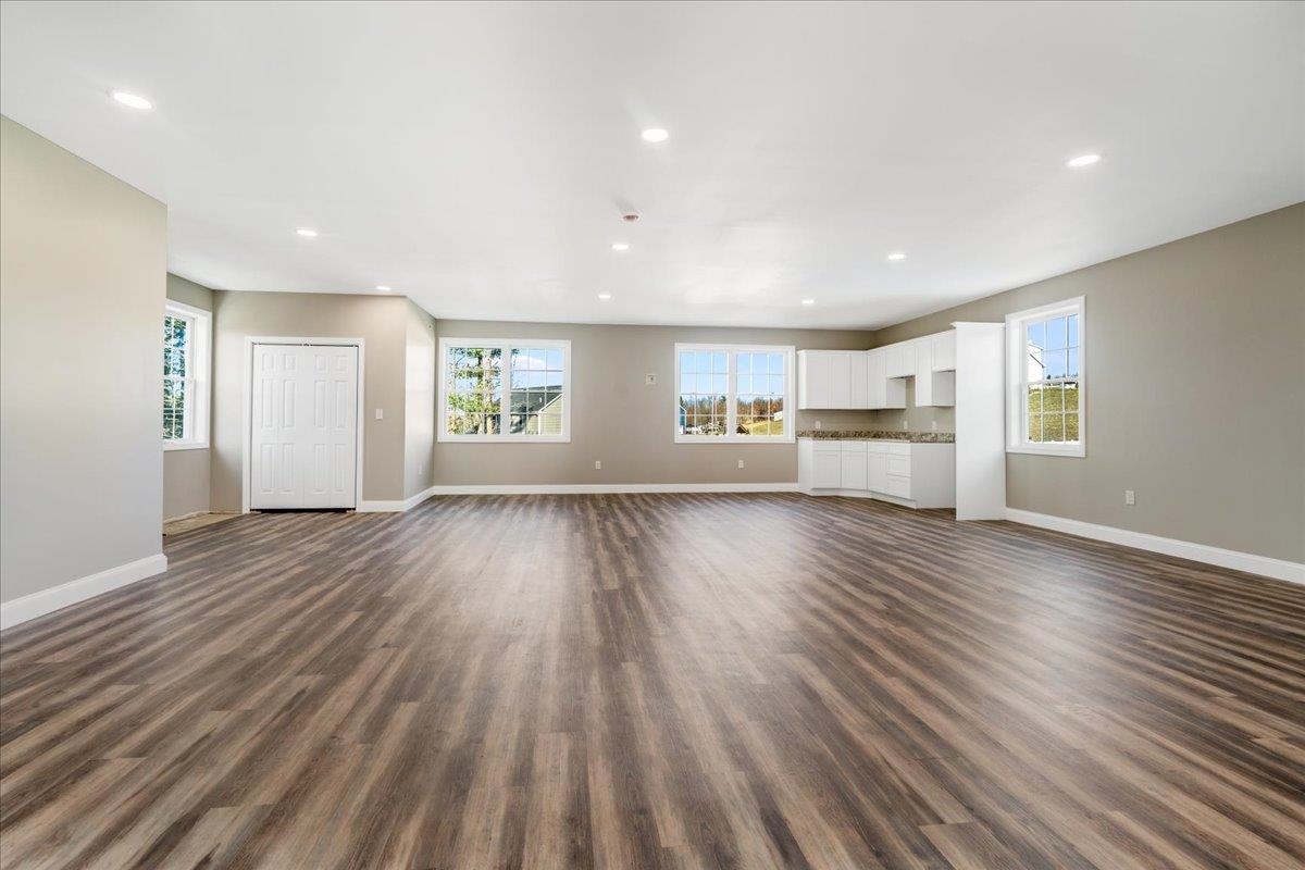 Londonderry, New Hampshire 03053, United States, 4 Bedrooms Bedrooms, ,3 BathroomsBathrooms,Residential,Active,91927