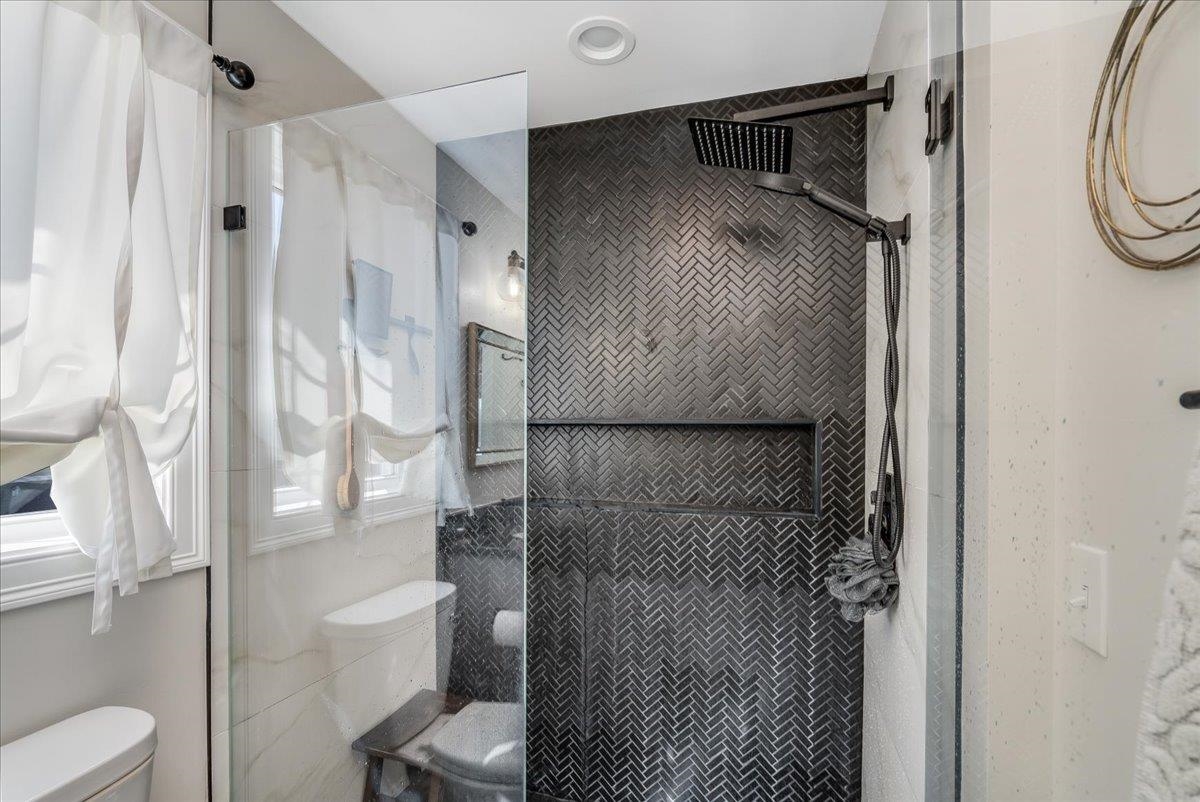 Londonderry, New Hampshire 03053, United States, 4 Bedrooms Bedrooms, ,3 BathroomsBathrooms,Residential,Active,91927