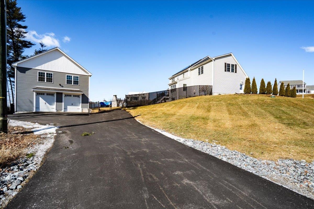 Londonderry, New Hampshire 03053, United States, 4 Bedrooms Bedrooms, ,3 BathroomsBathrooms,Residential,Active,91927