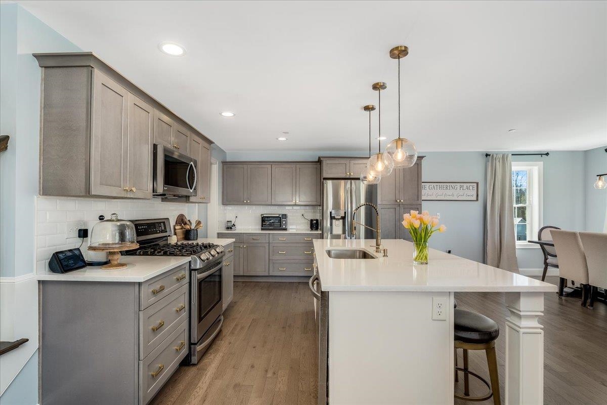 Londonderry, New Hampshire 03053, United States, 4 Bedrooms Bedrooms, ,3 BathroomsBathrooms,Residential,Active,91927