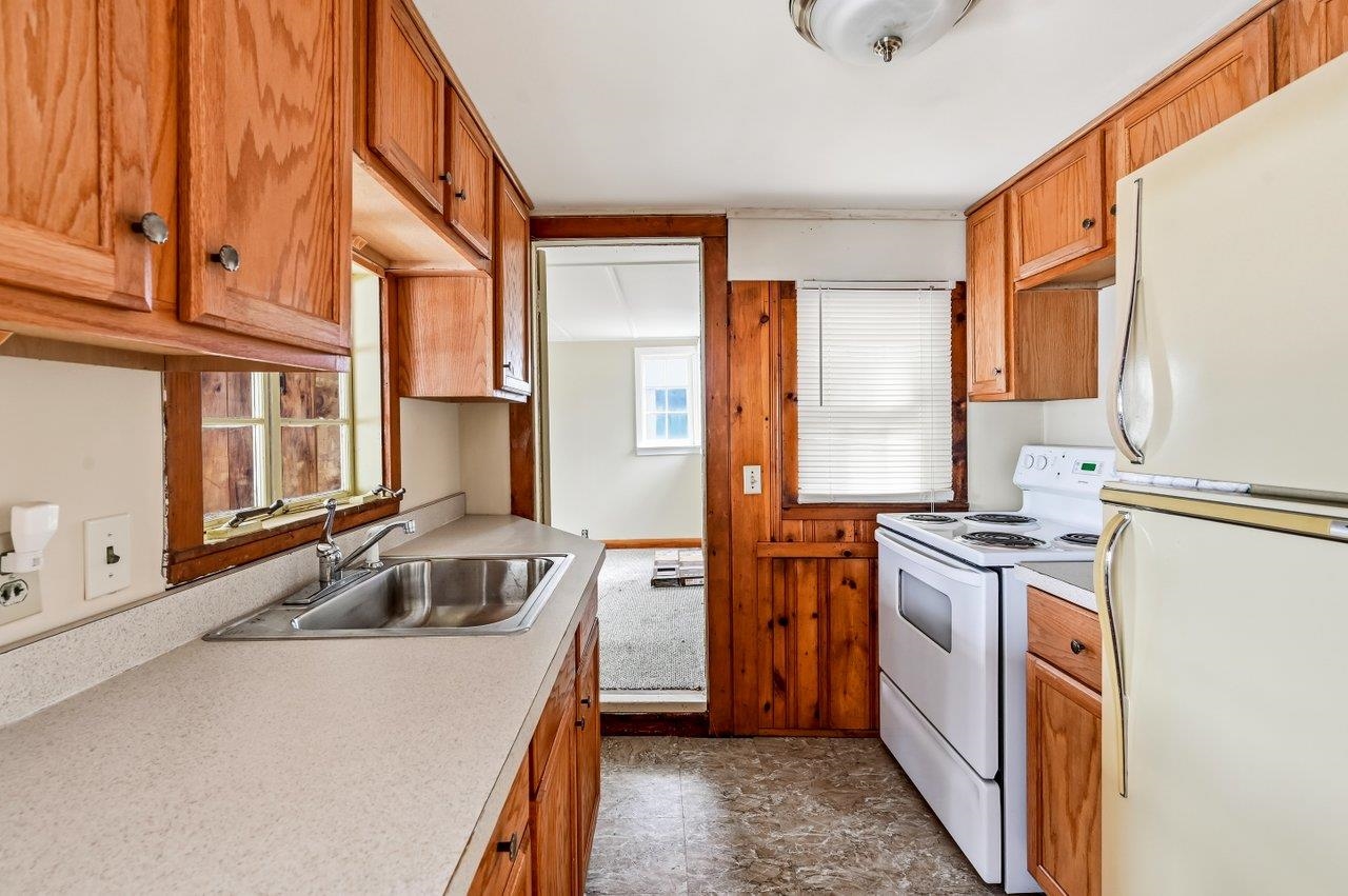 48 Kingsbury Drive A & B