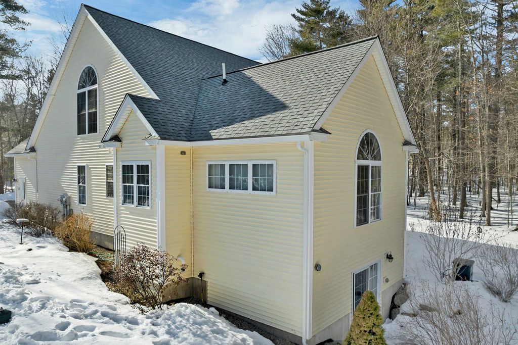 Photo of 11 Vineyard Drive, Stratham, NH 03885 (MLS # 5078373)