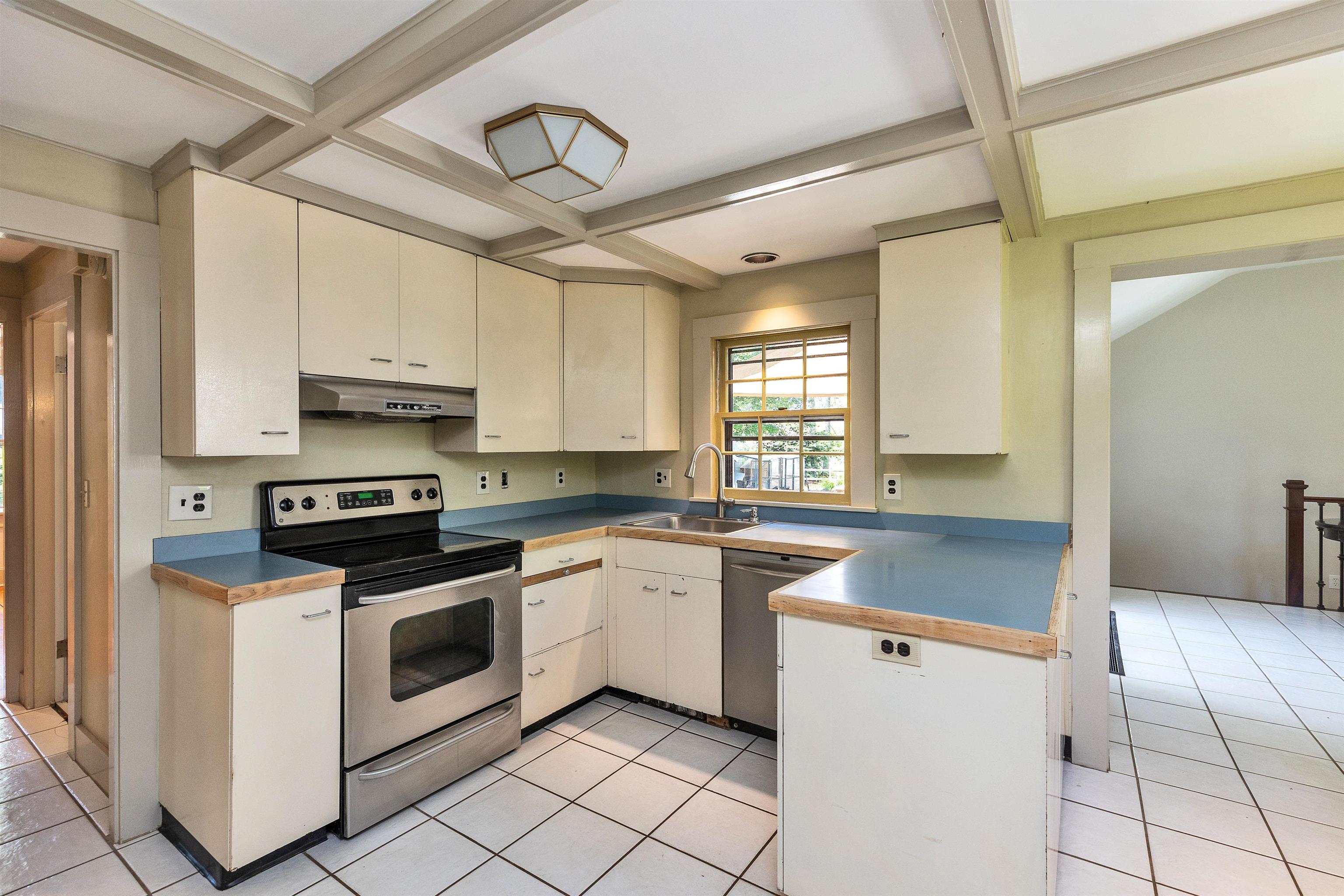 Amherst, New Hampshire 03031, United States, 3 Bedrooms Bedrooms, ,2 BathroomsBathrooms,Residential,Pending,145501