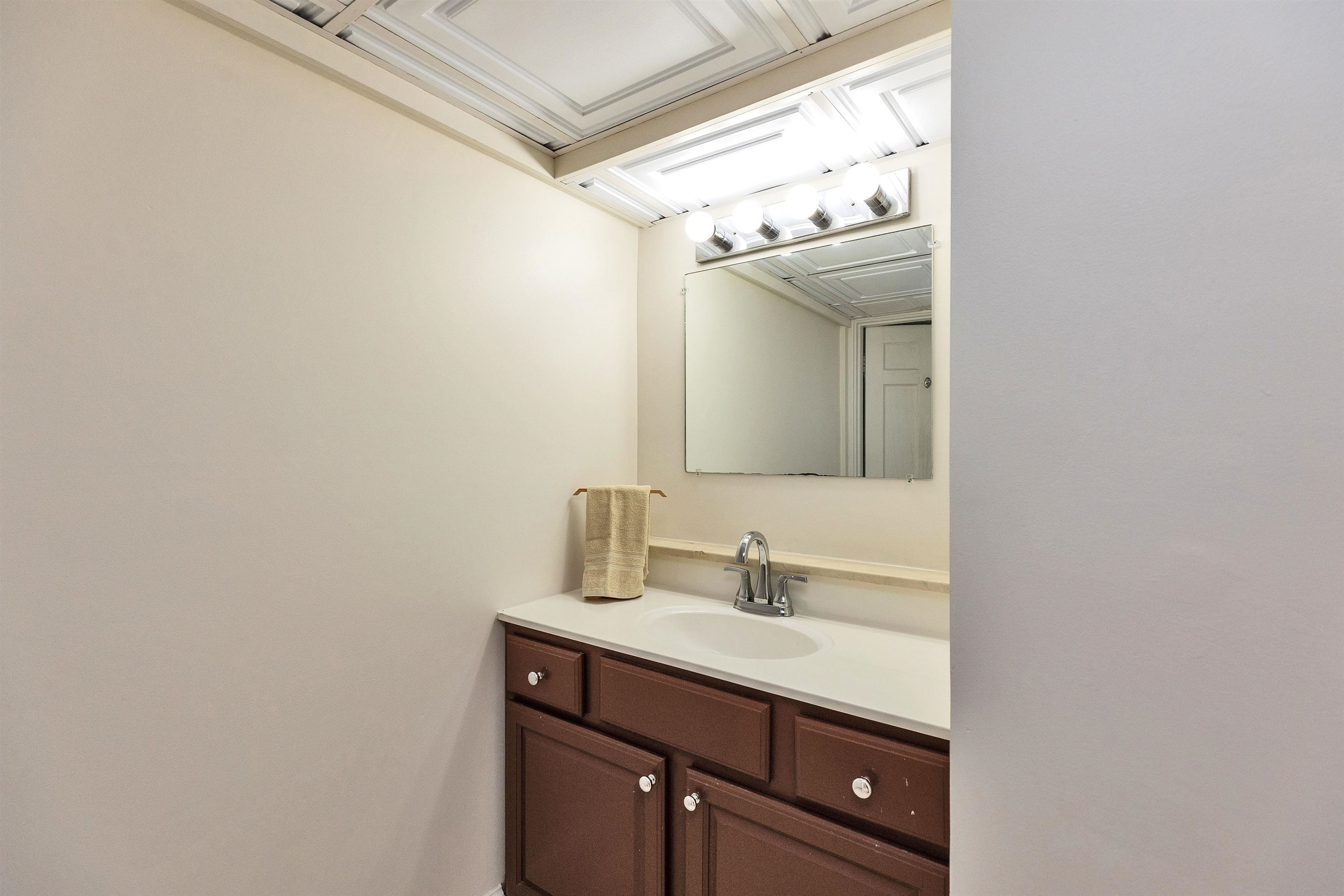 Amherst, New Hampshire 03031, United States, 3 Bedrooms Bedrooms, ,2 BathroomsBathrooms,Residential,Pending,145501