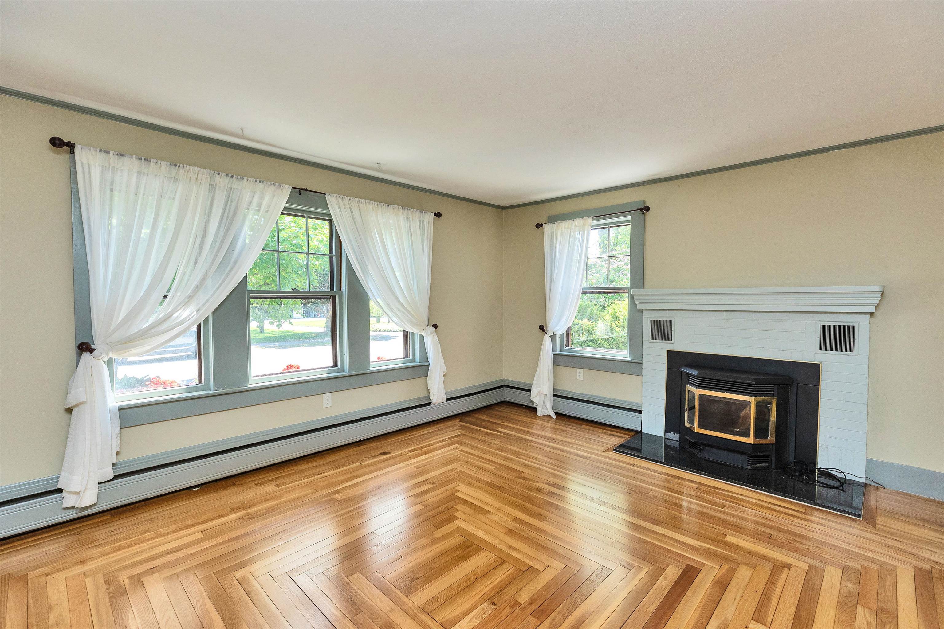 Amherst, New Hampshire 03031, United States, 3 Bedrooms Bedrooms, ,2 BathroomsBathrooms,Residential,Pending,145501