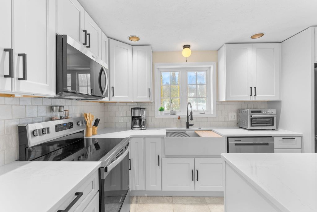 Photo of 46 Dorothy Drive, Epping, NH 03042 (MLS # 5078891)