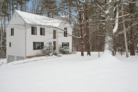 Photo of 18 Diamond Drive, Danville, NH 03819 (MLS # 5072165)