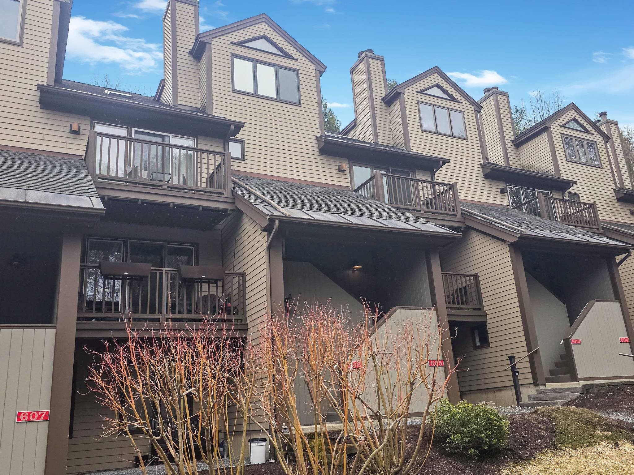 70 Mountains Edge Road 606