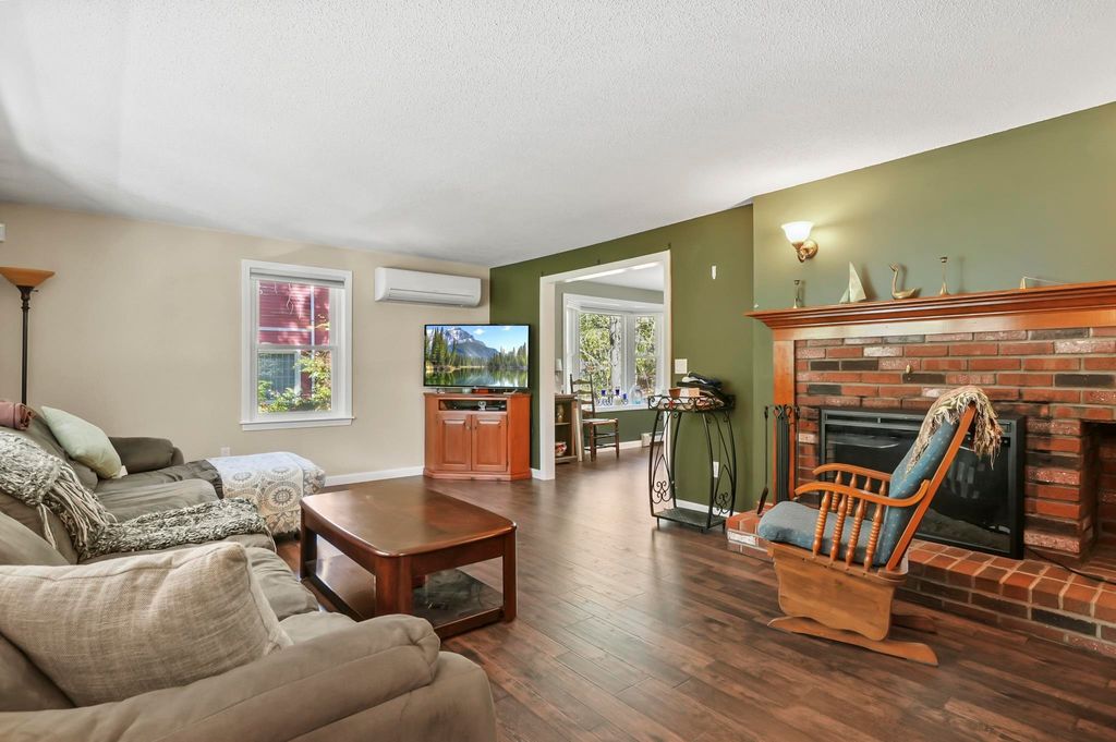Photo of 16 King Henry Drive, Londonderry, NH 03053 (MLS # 5064795)