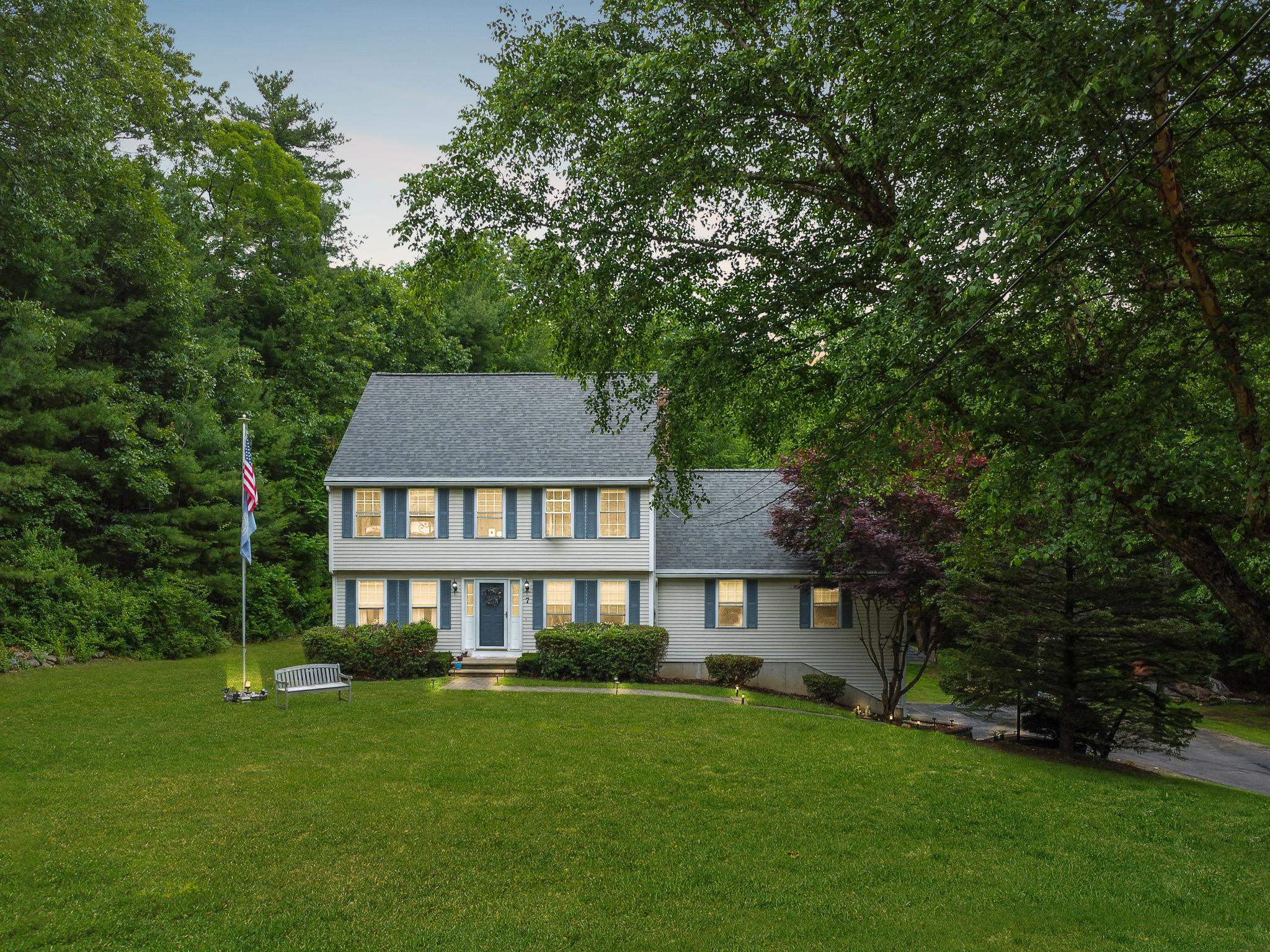 7 WILLIAMINE Drive