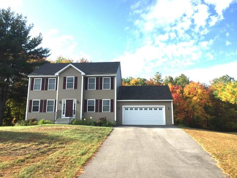 27 Nesenkeag Drive Litchfield NH 03052