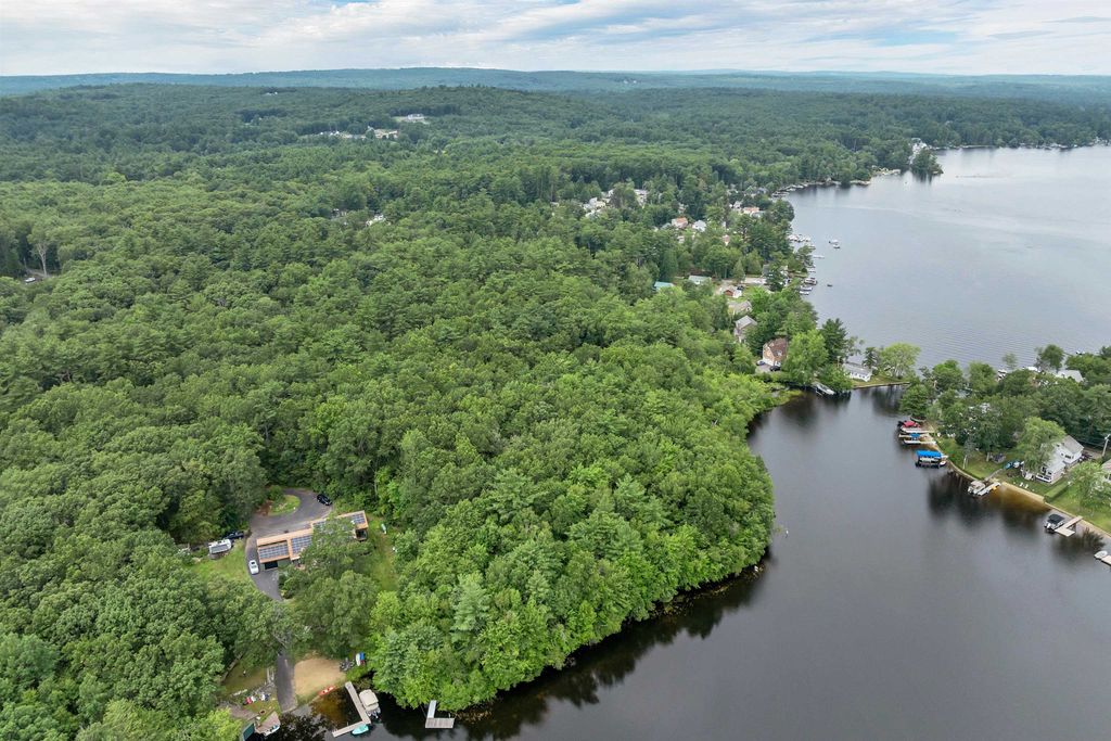 Photo of 19 Whitneys Grove Road, Derry, NH 03038 (MLS # 5028374)
