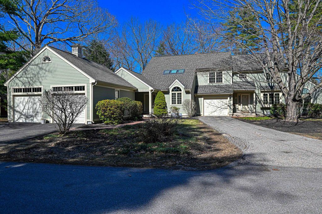 Photo of 63 Peninsula Drive, Stratham, NH 03885 (MLS # 5083101)