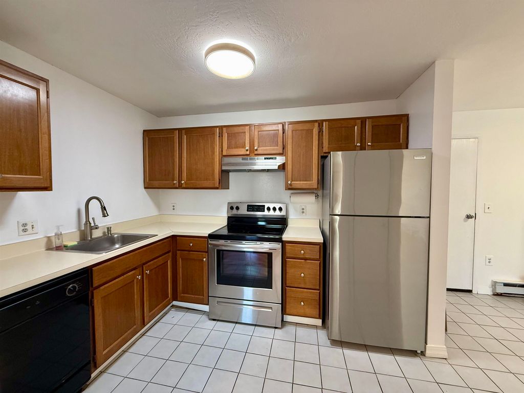 Photo of 4 Fairfax Avenue #324, Derry, NH 03038 (MLS # 5072066)