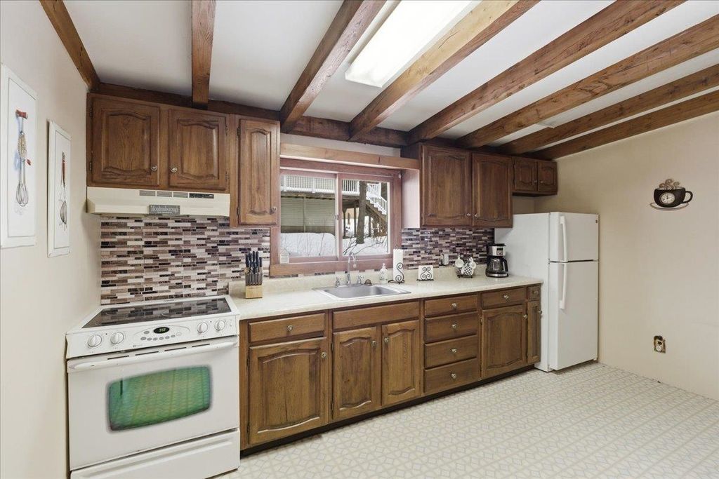 Photo of 16 Robin Lane, Moultonborough, NH 03254 (MLS # 5078336)