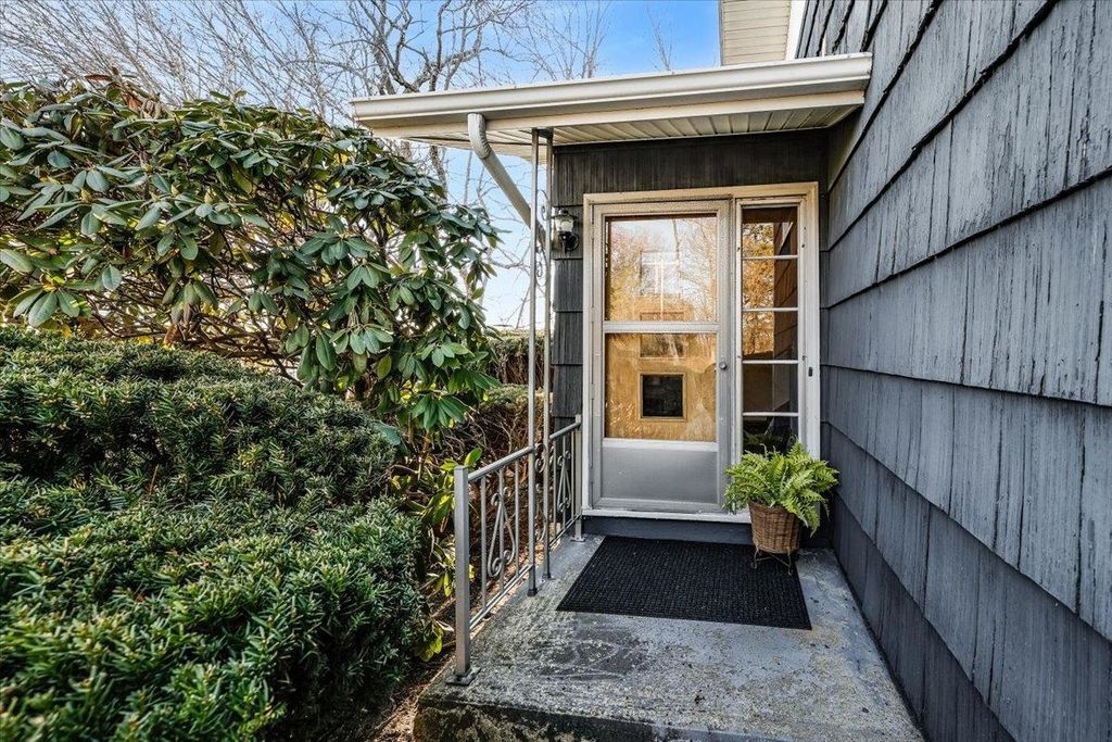 Photo of 500 Mammoth Road, Manchester, NH 03104 (MLS # 5083837)