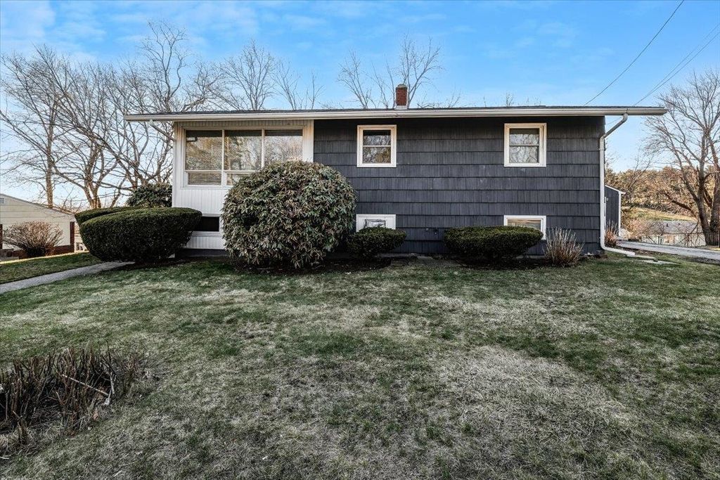 Photo of 500 Mammoth Road, Manchester, NH 03104 (MLS # 5083837)