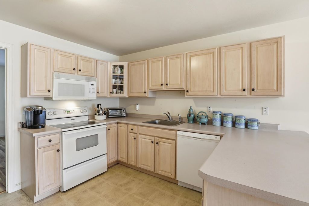 Photo of 34 Pleasant Street, Windham, NH 03087 (MLS # 5074109)