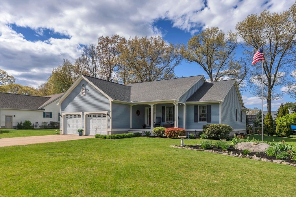 Photo of 9 Marshview Circle, Seabrook, NH 03874 (MLS # 5088642)