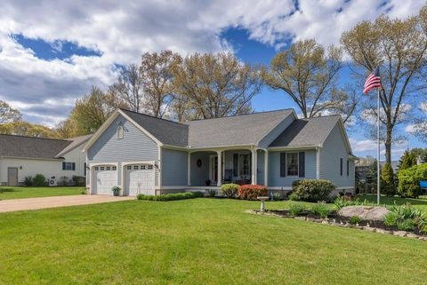 Photo of 9 Marshview Circle, Seabrook, NH 03874 (MLS # 5088642)