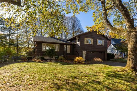 Photo of 221 Hillside Drive, Portsmouth, NH 03801 (MLS # 5068828)