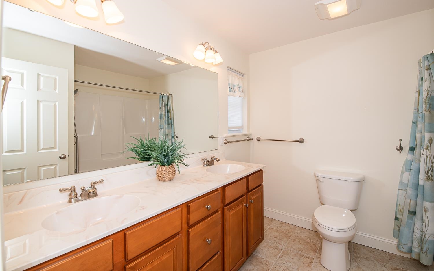 Newton, New Hampshire 03858, United States, 2 Bedrooms Bedrooms, ,3 BathroomsBathrooms,Residential,Pending,18160