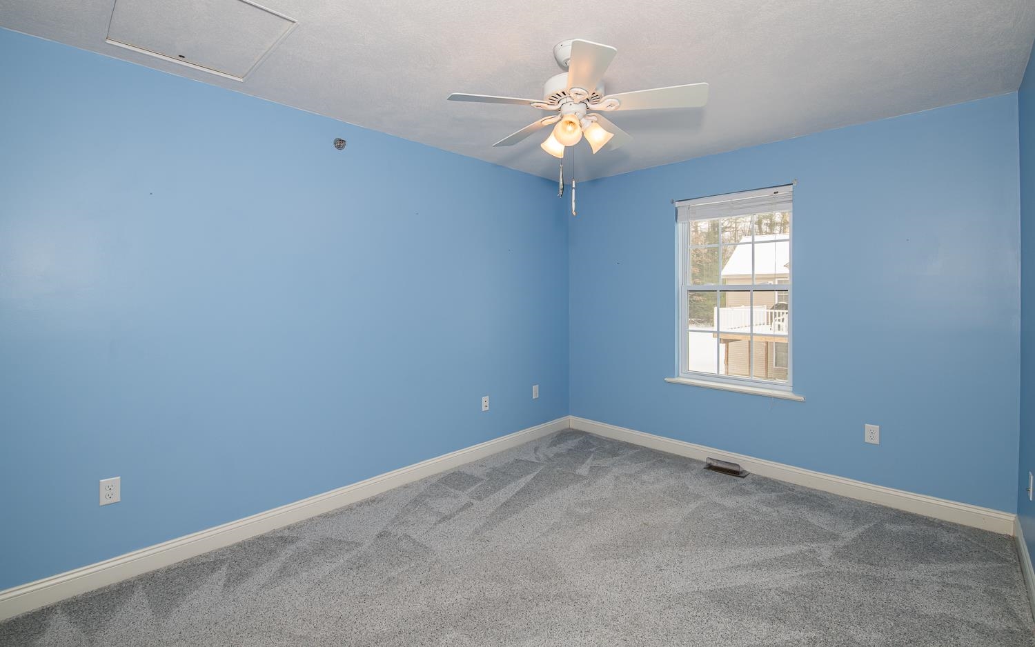 Newton, New Hampshire 03858, United States, 2 Bedrooms Bedrooms, ,3 BathroomsBathrooms,Residential,Pending,18160