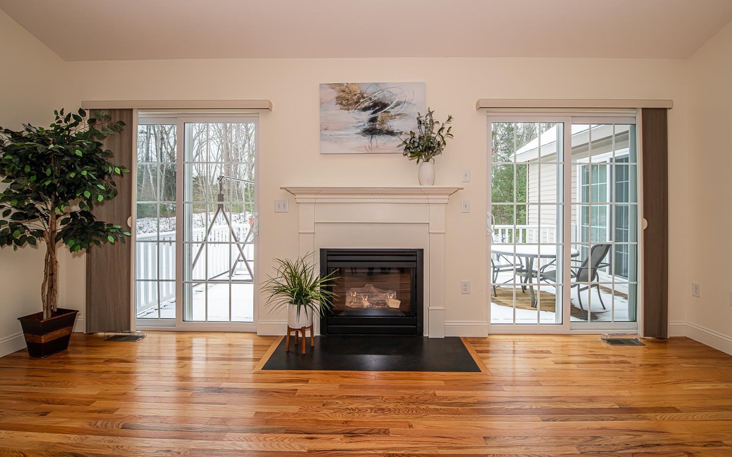 Newton, New Hampshire 03858, United States, 2 Bedrooms Bedrooms, ,3 BathroomsBathrooms,Residential,Pending,18160