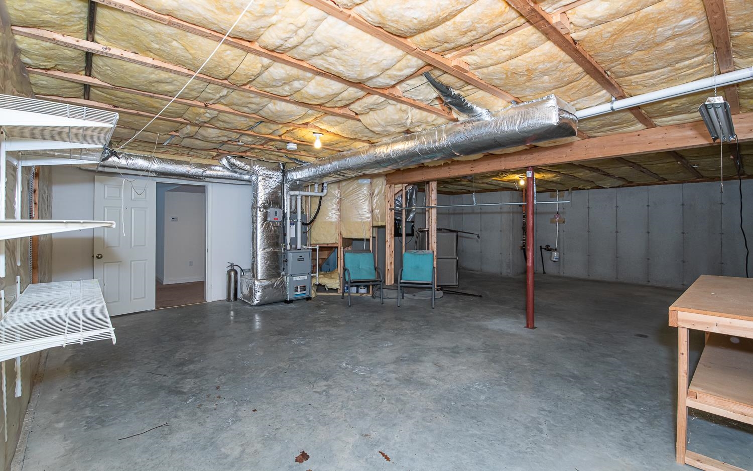 Newton, New Hampshire 03858, United States, 2 Bedrooms Bedrooms, ,3 BathroomsBathrooms,Residential,Pending,18160