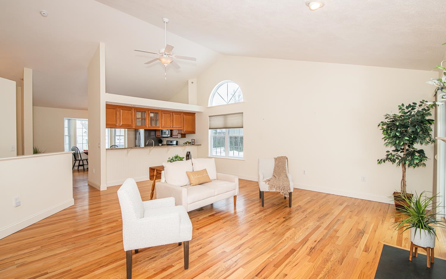 Newton, New Hampshire 03858, United States, 2 Bedrooms Bedrooms, ,3 BathroomsBathrooms,Residential,Pending,18160