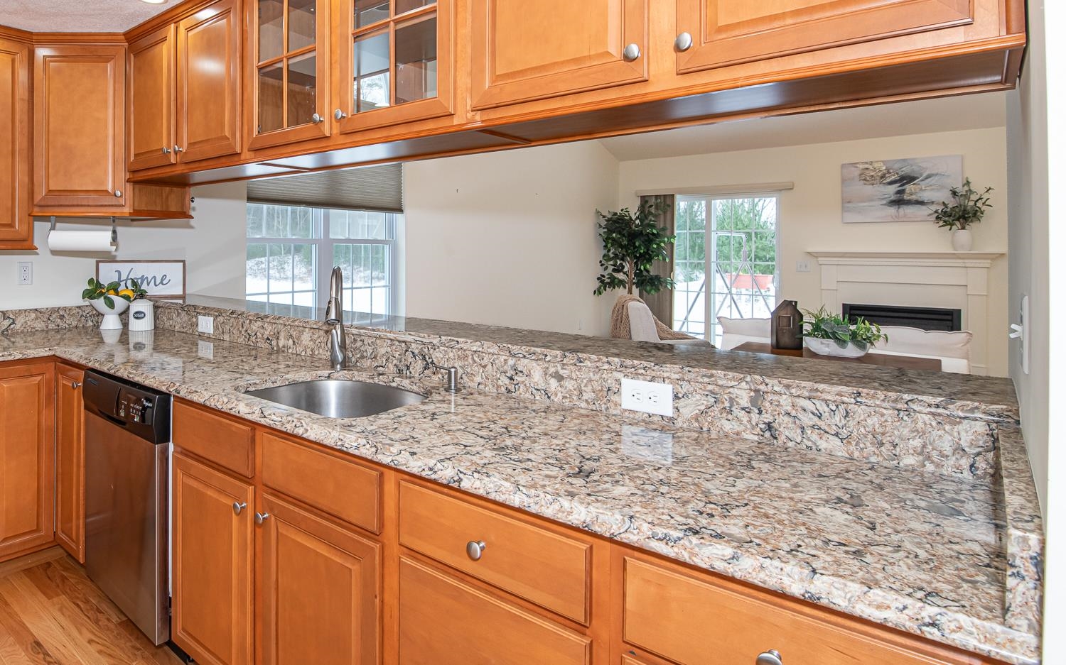 Newton, New Hampshire 03858, United States, 2 Bedrooms Bedrooms, ,3 BathroomsBathrooms,Residential,Pending,18160