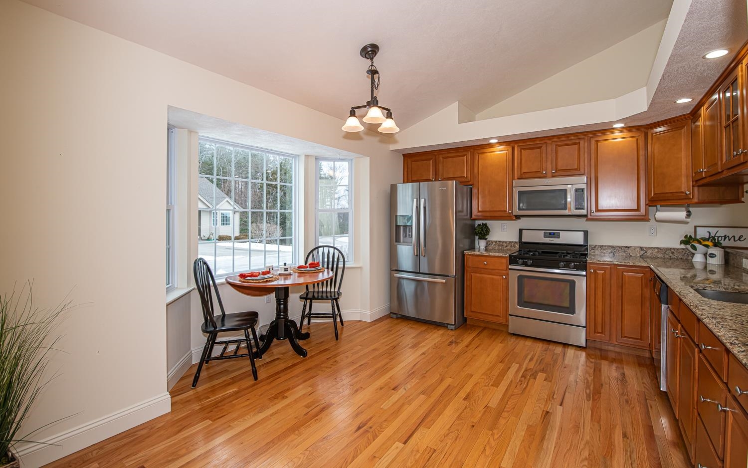 Newton, New Hampshire 03858, United States, 2 Bedrooms Bedrooms, ,3 BathroomsBathrooms,Residential,Pending,18160