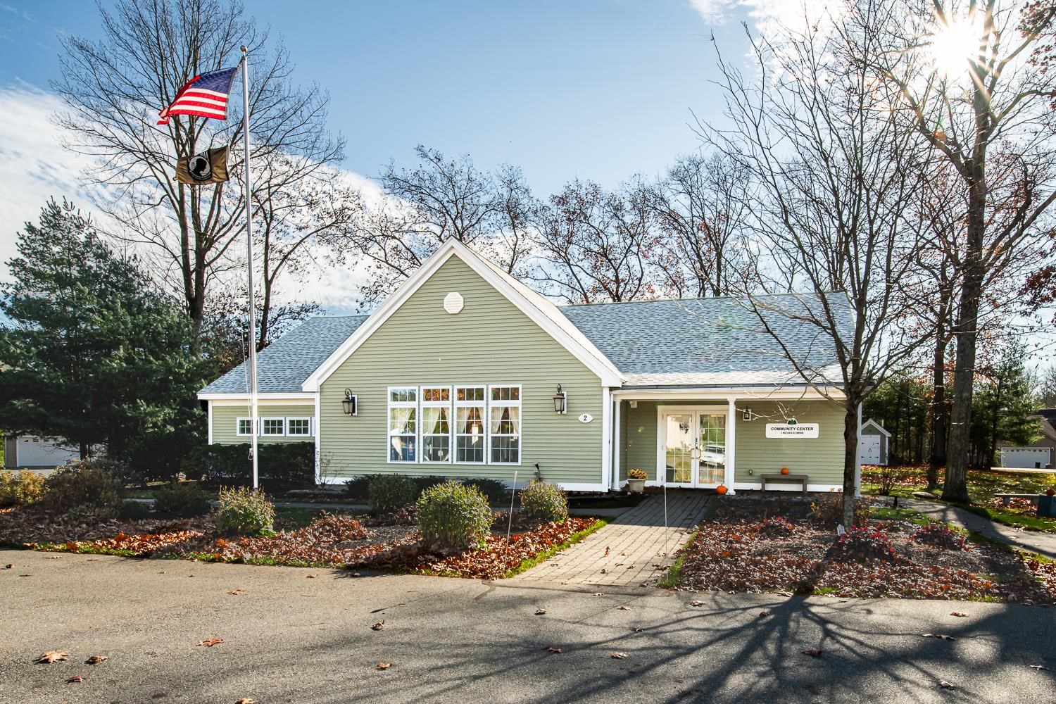 Newton, New Hampshire 03858, United States, 2 Bedrooms Bedrooms, ,3 BathroomsBathrooms,Residential,Pending,18160