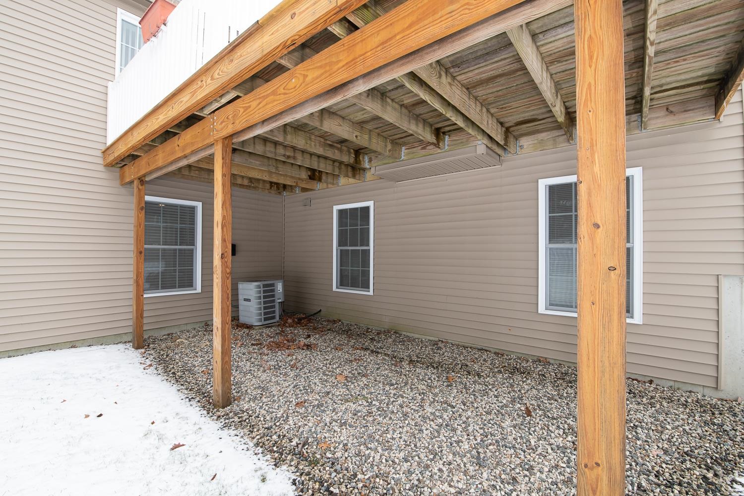 Newton, New Hampshire 03858, United States, 2 Bedrooms Bedrooms, ,3 BathroomsBathrooms,Residential,Pending,18160