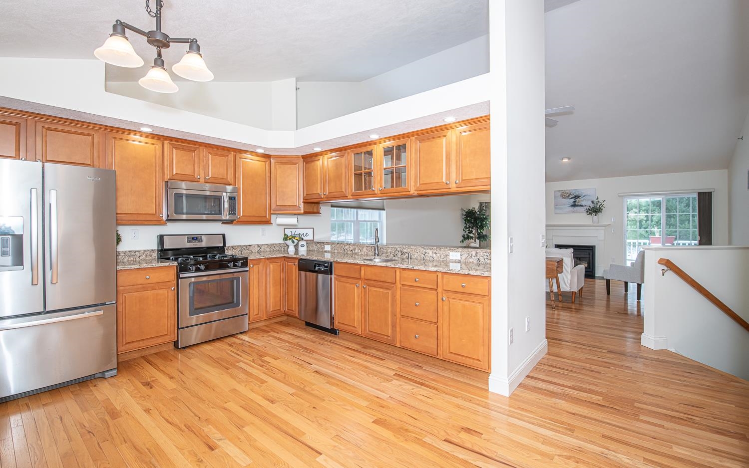 Newton, New Hampshire 03858, United States, 2 Bedrooms Bedrooms, ,3 BathroomsBathrooms,Residential,Pending,18160