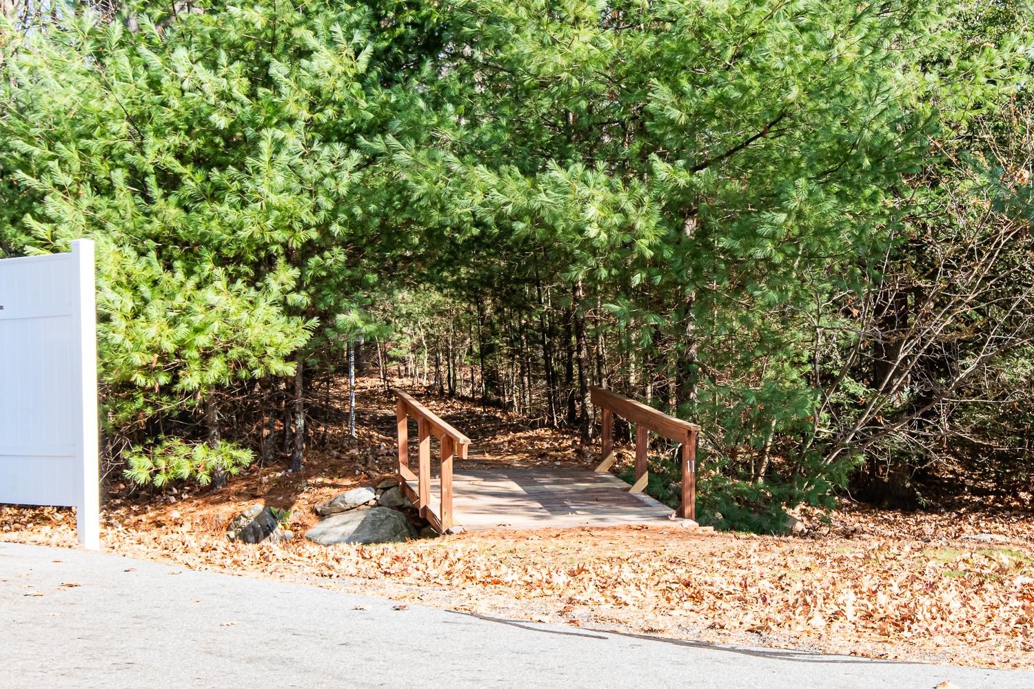 Newton, New Hampshire 03858, United States, 2 Bedrooms Bedrooms, ,3 BathroomsBathrooms,Residential,Pending,18160